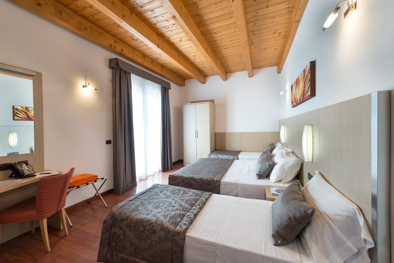 Hotel Villa Angelina Бибионе Экстерьер фото