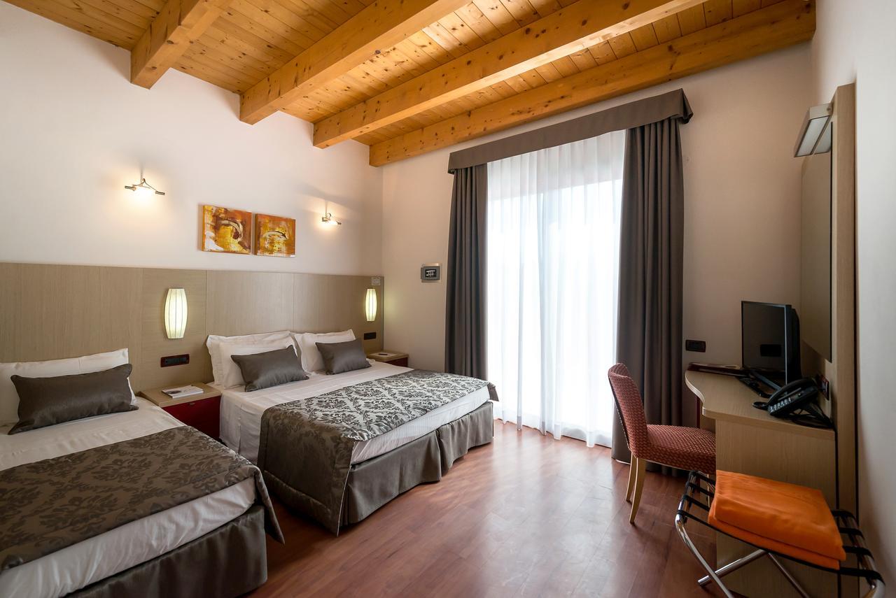 Hotel Villa Angelina Бибионе Экстерьер фото