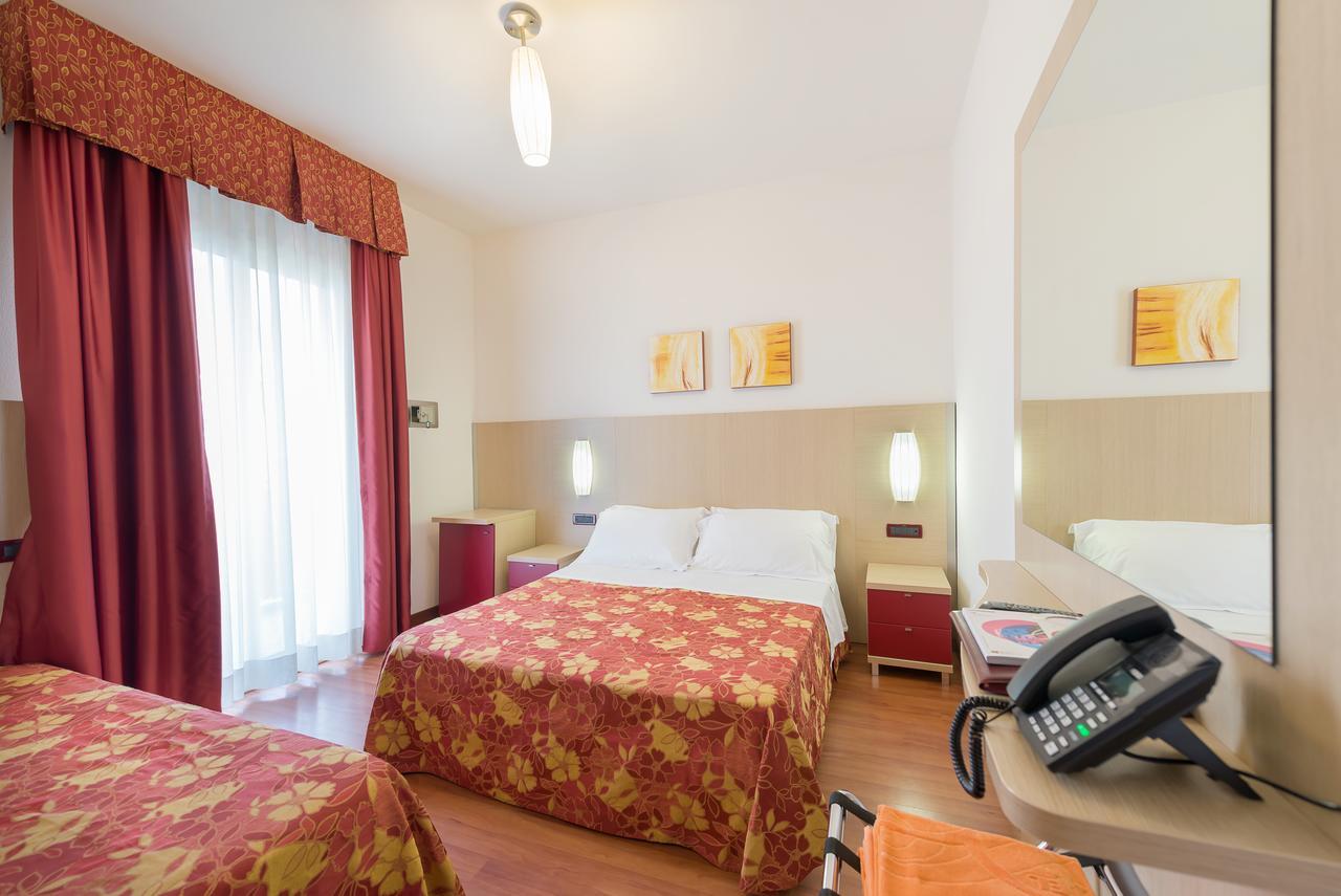 Hotel Villa Angelina Бибионе Экстерьер фото